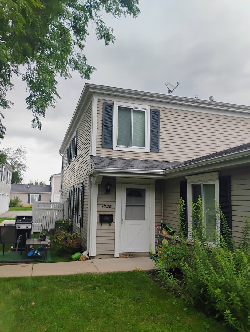 1226 Cove Drive – photo 1 of 32