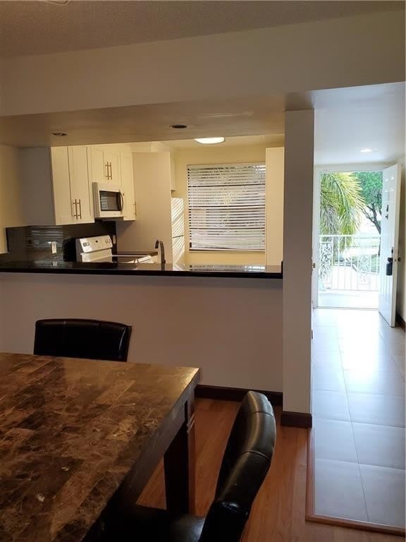 6061 Balboa Circle – photo 1
