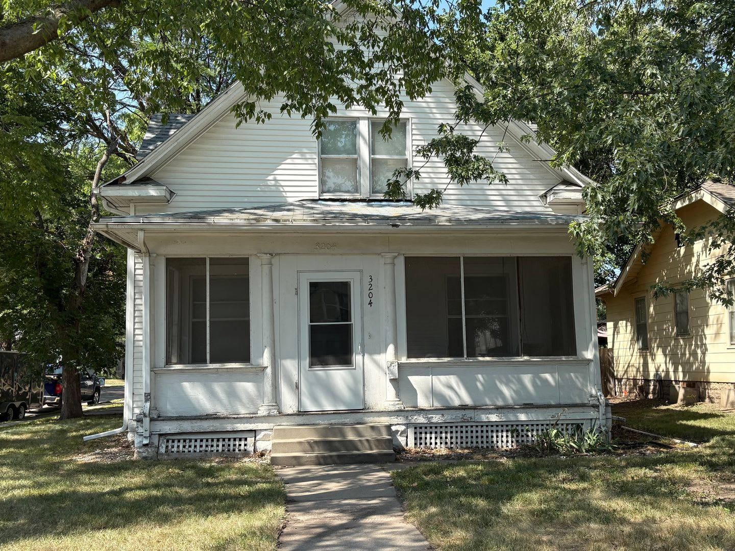 Three Bedroom 1 1/2 Bath Close to East Campus – photo 1