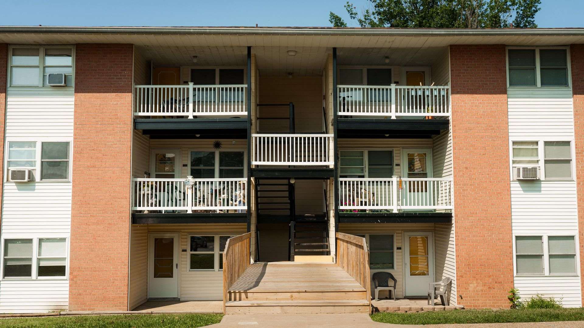 2 Br – photo 1 of 20