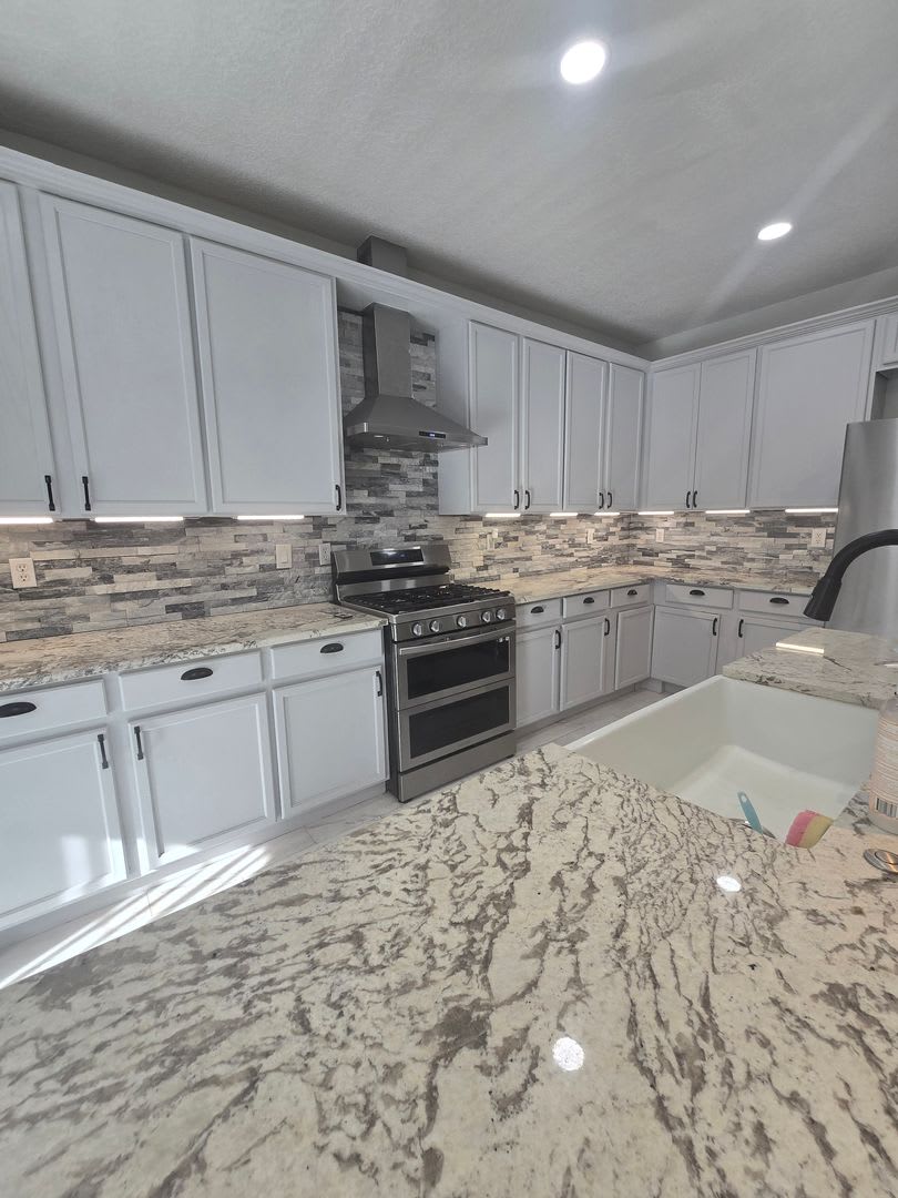 3-4 bedroom in Enchanted Hills! – photo 1