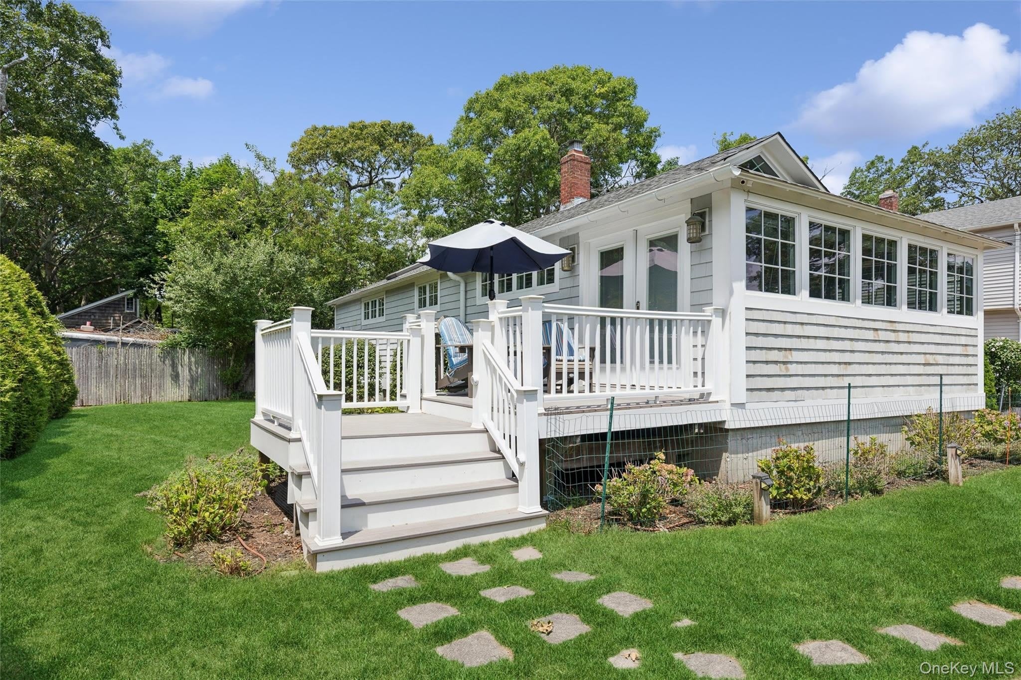 33 Bay Avenue – photo 1 of 24