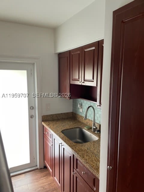 2121 Biarritz Dr – photo 1