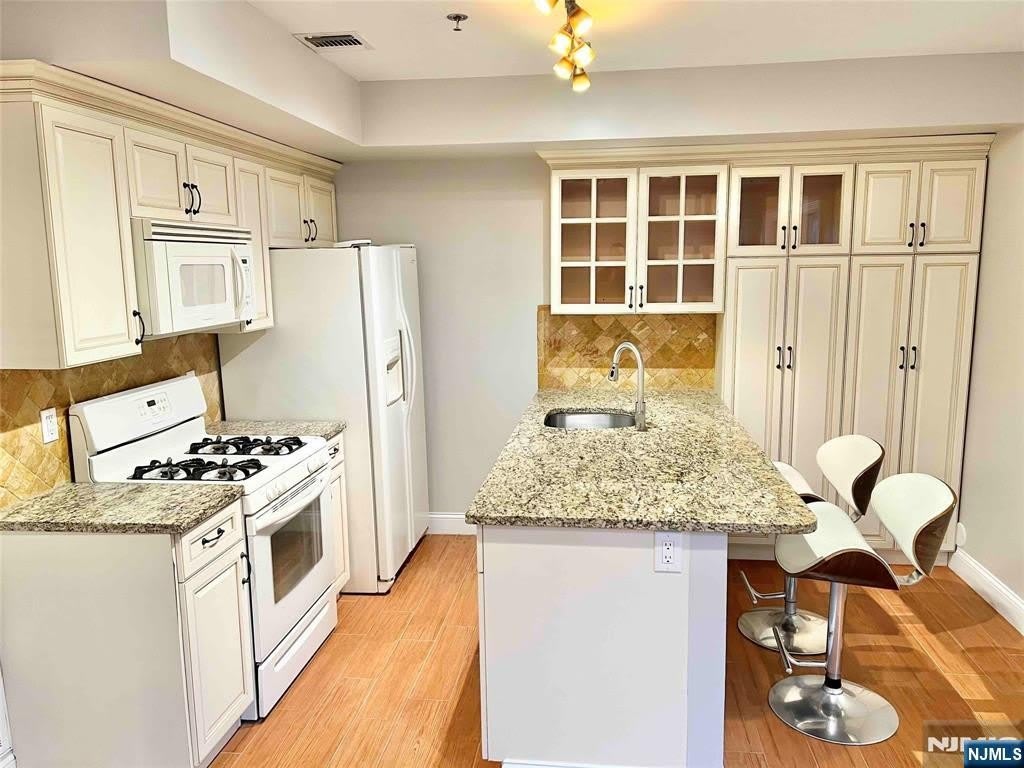 284 John Street – photo 1 of 11