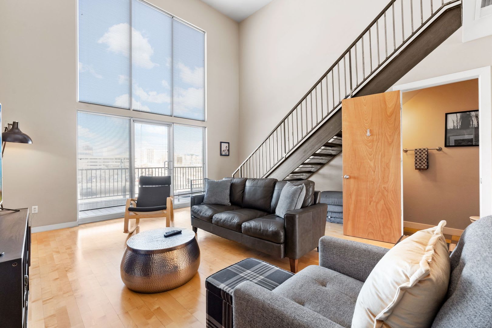 Luxury Furnished Loft on Broadway – photo 1