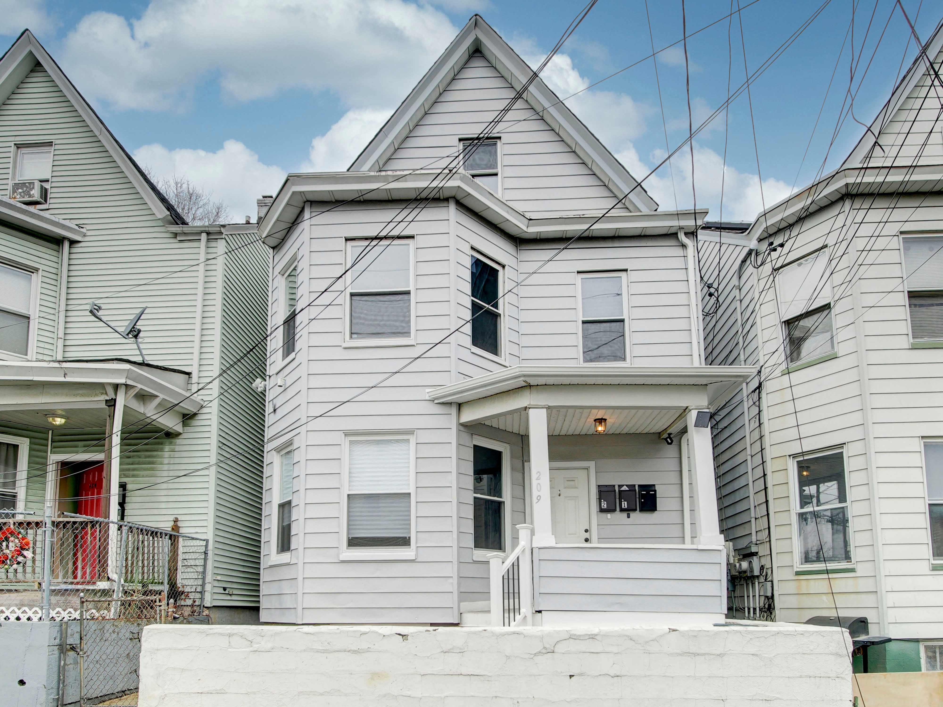 209 N 4th St – photo 1