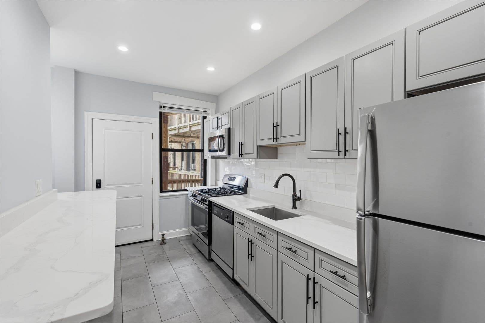 4707 N Albany Ave – photo 1