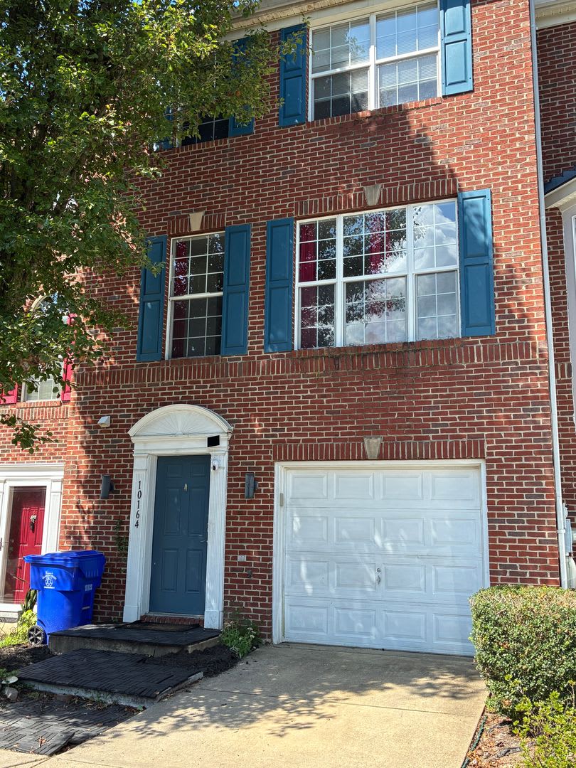 Great Townhouse in White Plains – photo 1