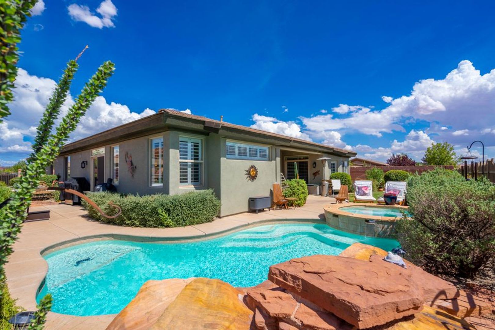 Beautiful 5 Bedroom Home- One Level and Private Pool- Move in Special! – photo 1
