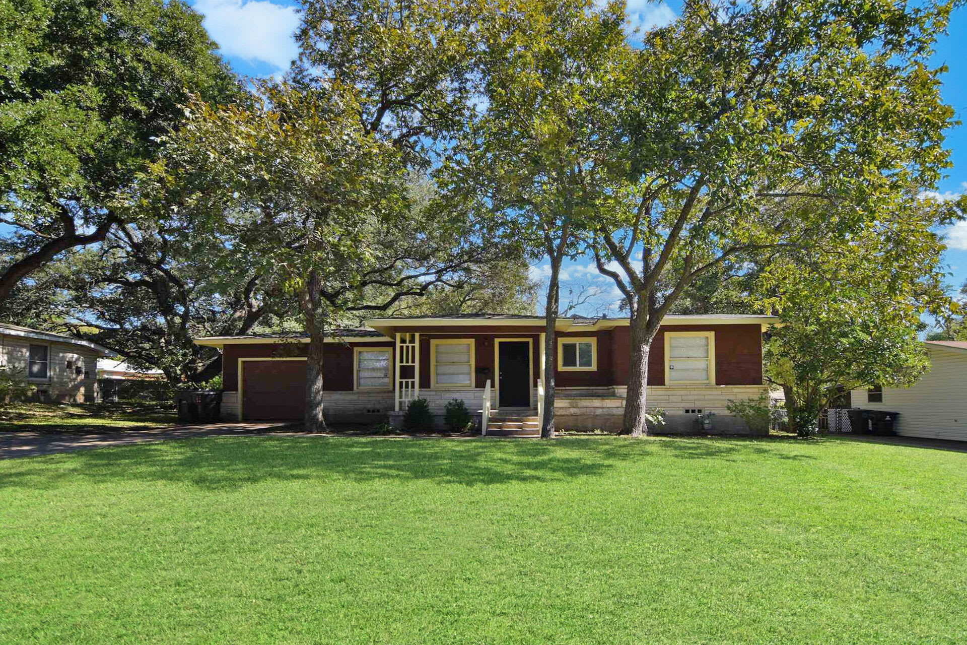 1417 Live Oak Dr – photo 1