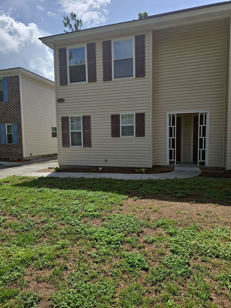Savannah 2 Bed Townhome for Rent – photo 1 of 13