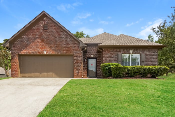 325 Bedford Circle – photo 1 of 36