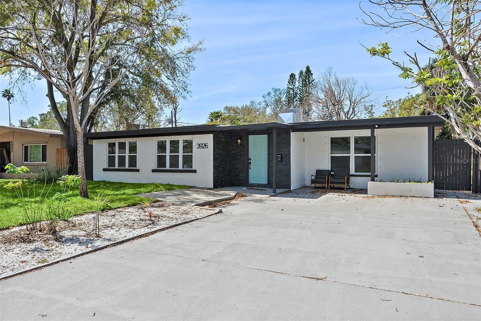 3926 HELENA Street NE – photo 1