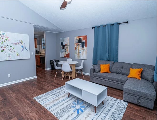 356 Kingview Drive – photo 1