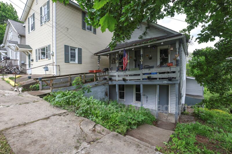 291 Sunset Dr – photo 1 of 17
