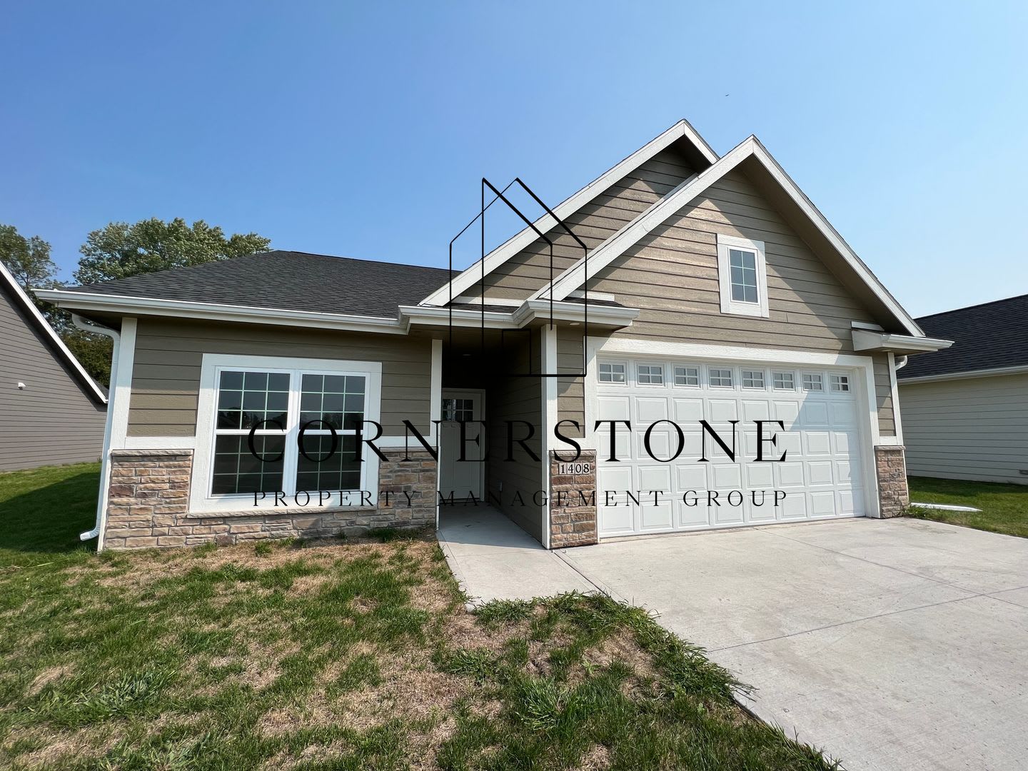 Beautiful 2 Bedroom house w/ vaulted ceilings! $2200 – photo 1