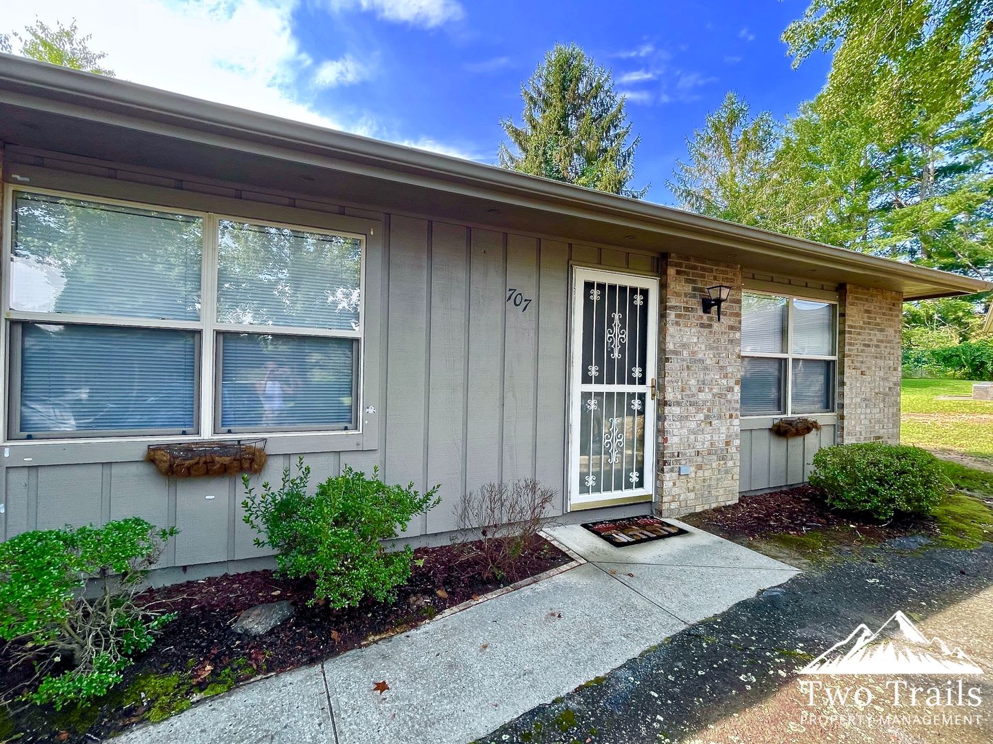 CHARMING 2 BED/2 BATH ON PRIVATE CUL-DE-SAC – photo 1 of 17