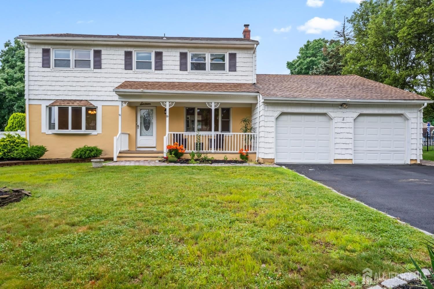 16 London Drive – photo 1