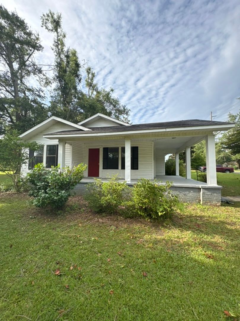 Renovated 3 Bedroom 1 Bath Home for Rent – photo 1 of 18