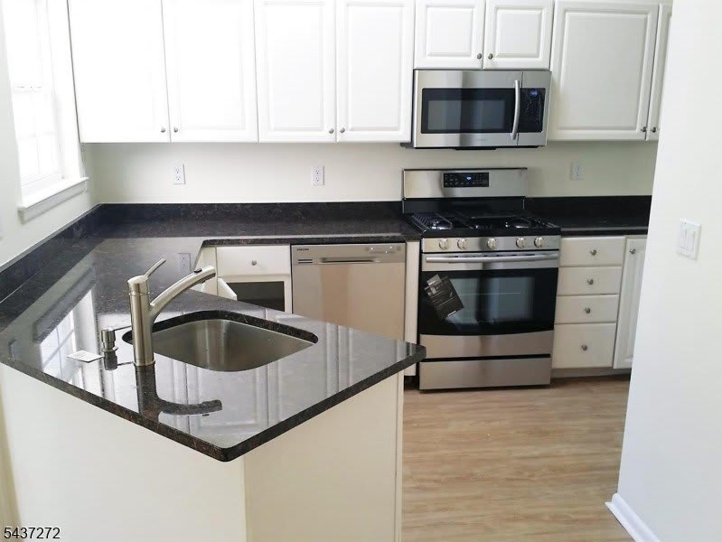 1310 Grandview Ct – photo 1 of 15