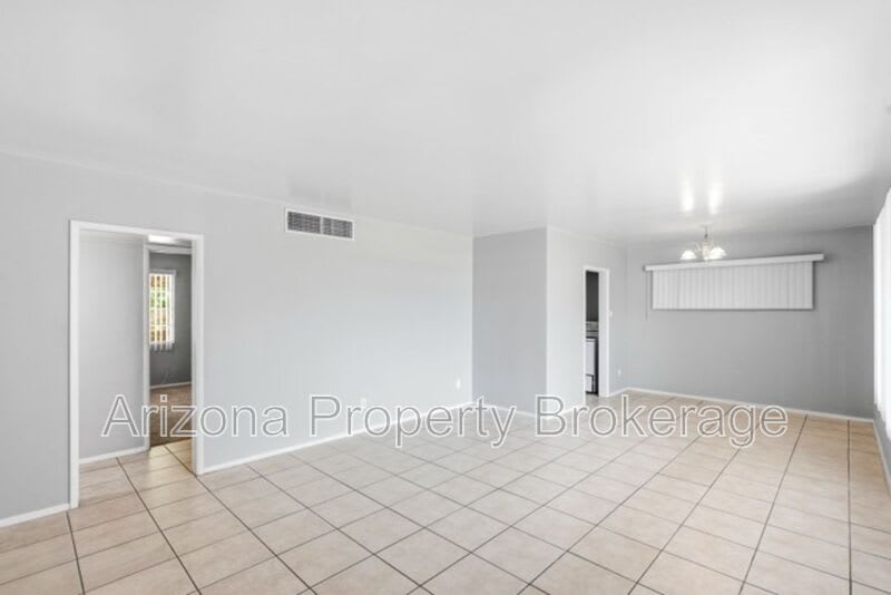 4640 E. Oak St. – photo 1