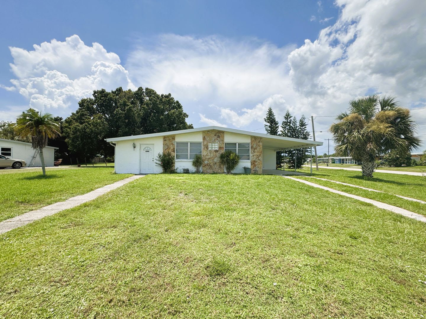 Cozy 3 Bedroom Home with Updated Kitchen and Spacious Yard in Port Charlotte – photo 1