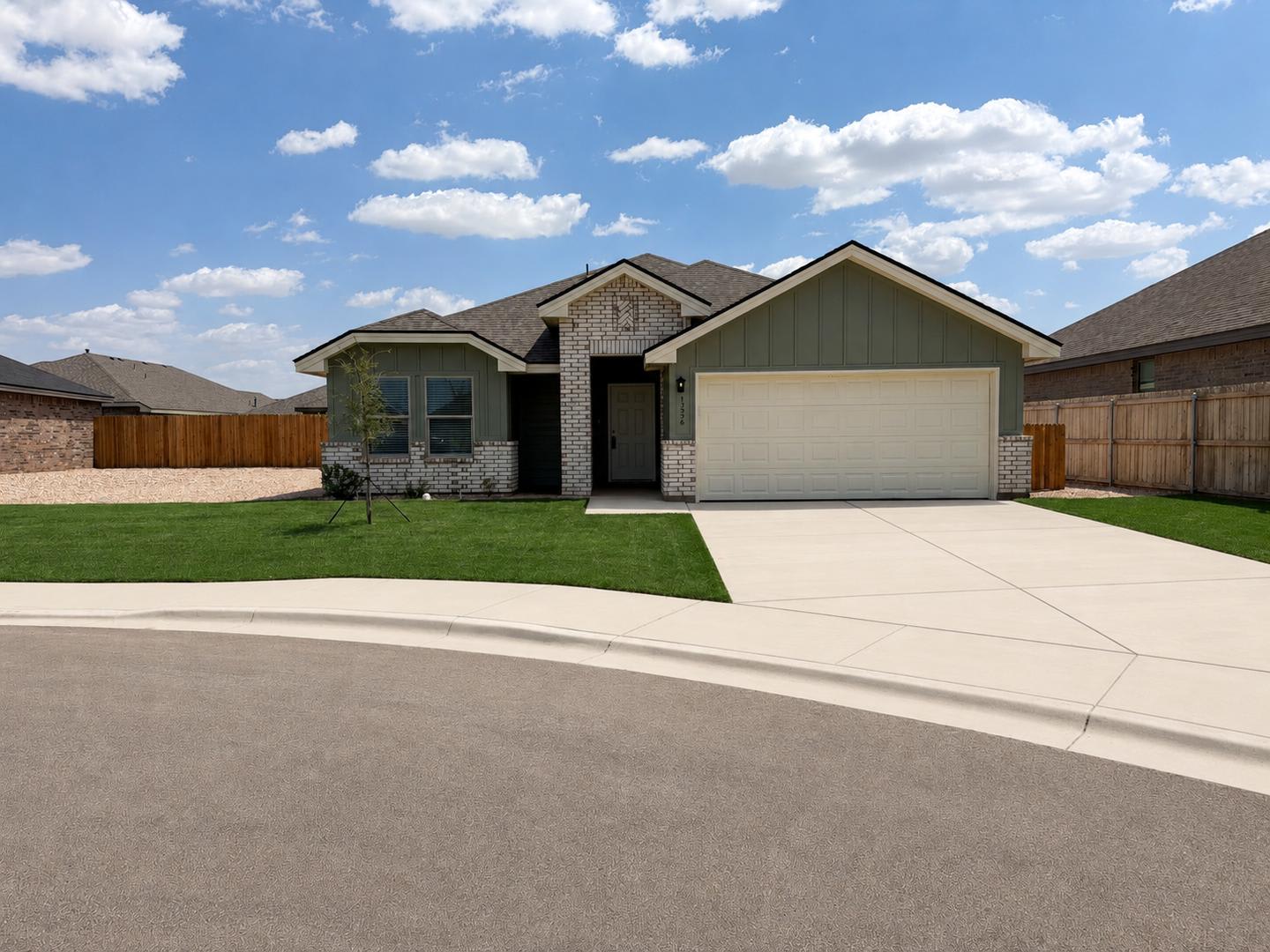 Brand New Build Beauty in Shenandoah Ridge – photo 1