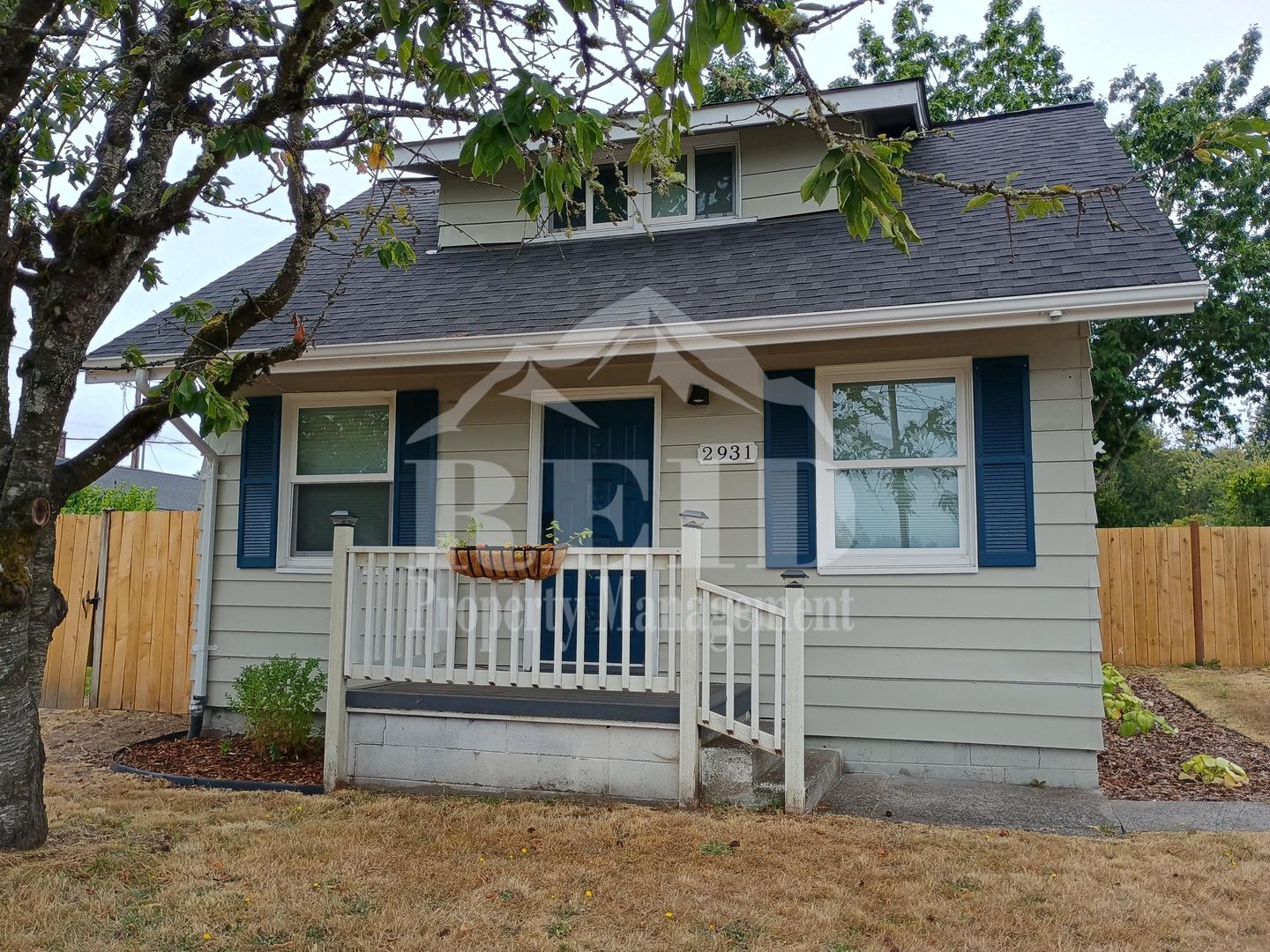 Updated 3-Bedroom Home with Butler's Pantry, Large Fenced Yard &amp; Garage in Bremerton – photo 1 of 20