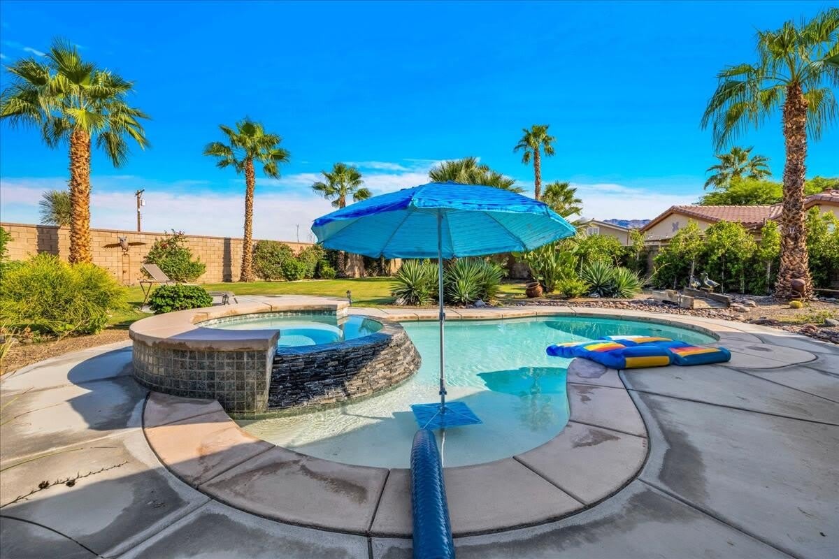60636 Desert Shadows Drive – photo 1