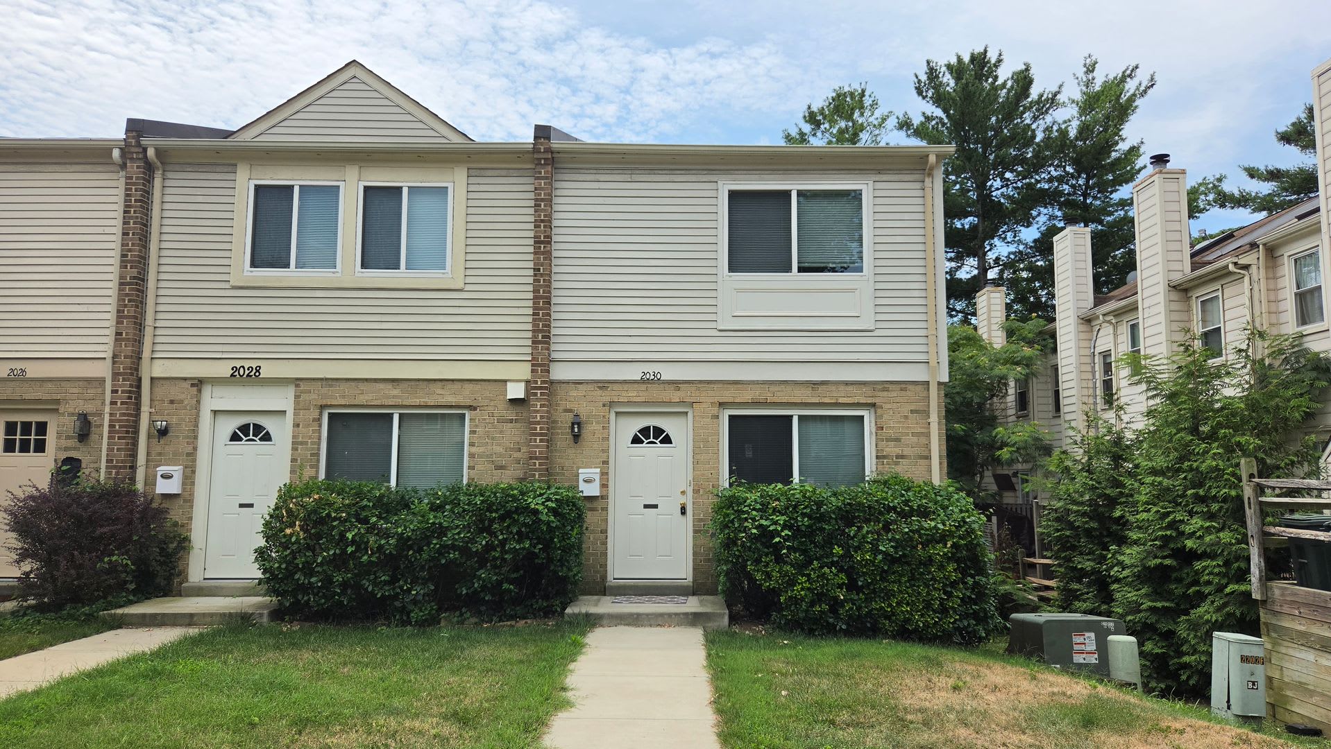 Great Arlington Location with Garage! – photo 1