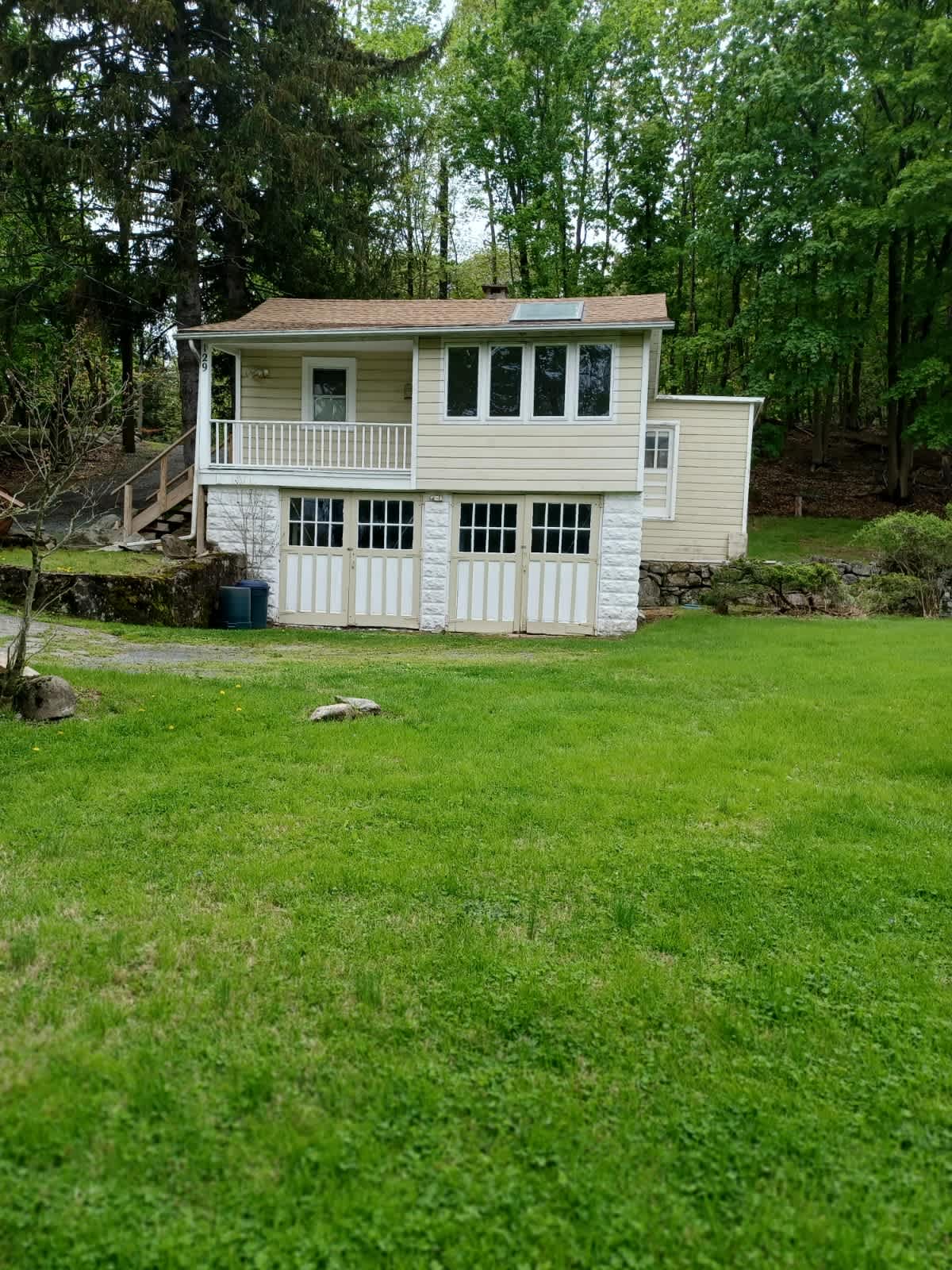 129 Thiells Rd – photo 1 of 6