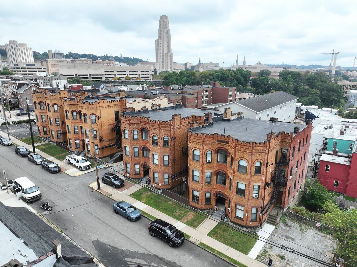 Oakland Bates Apartments – photo 1