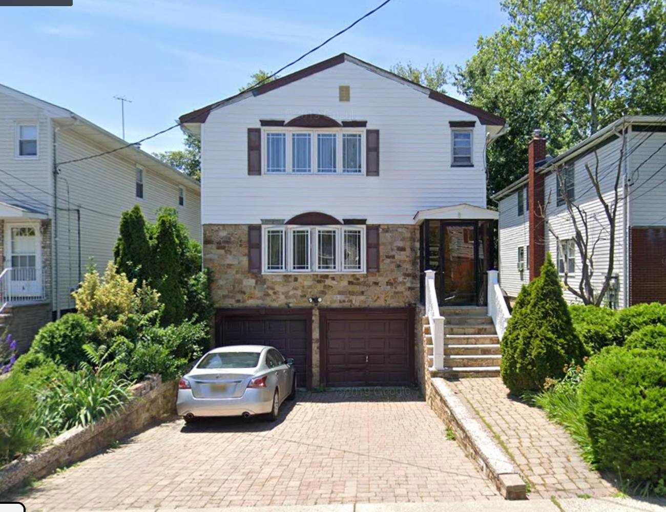 8 Evelyn Court – photo 1 of 6