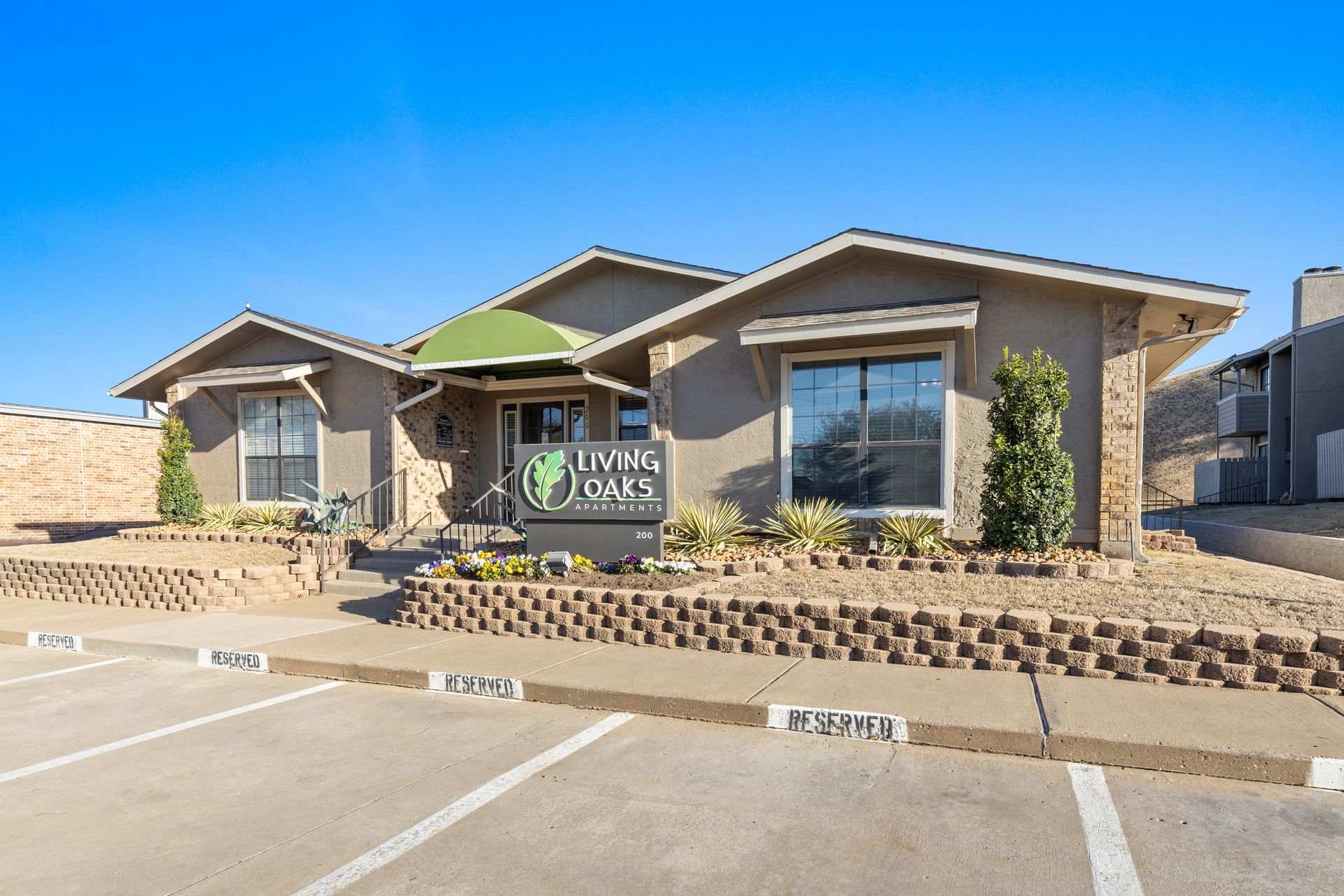 Living Oaks Apartments – photo 1 of 13
