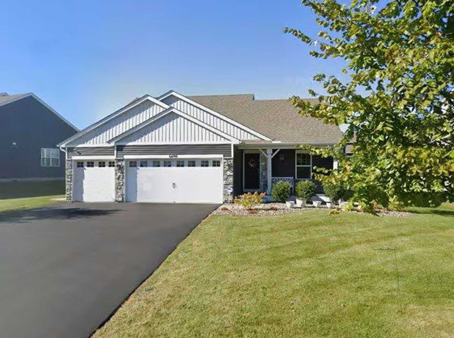 Like New Home With 3 Car Garage Granite Kitchen Vaulted Ceilings Primary Suite 3Brs On Upper Level More – photo 1 of 16