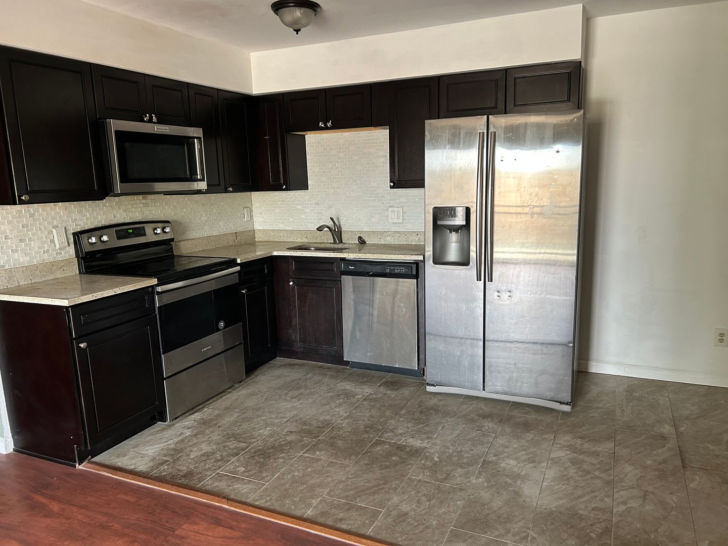 Top Floor Condo With Trail Access Community Perks Special – photo 1