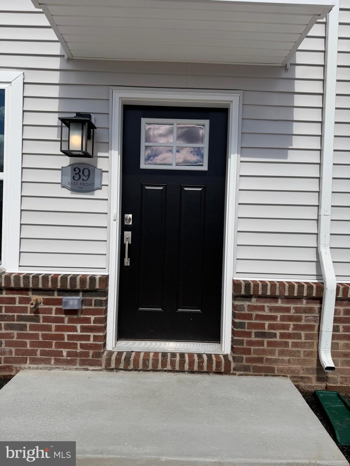 39 E Front Street – photo 1 of 52