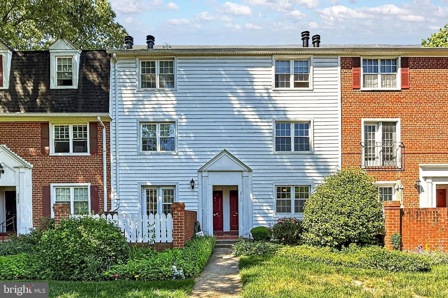 2711 S WALTER REED DR S #A – photo 1