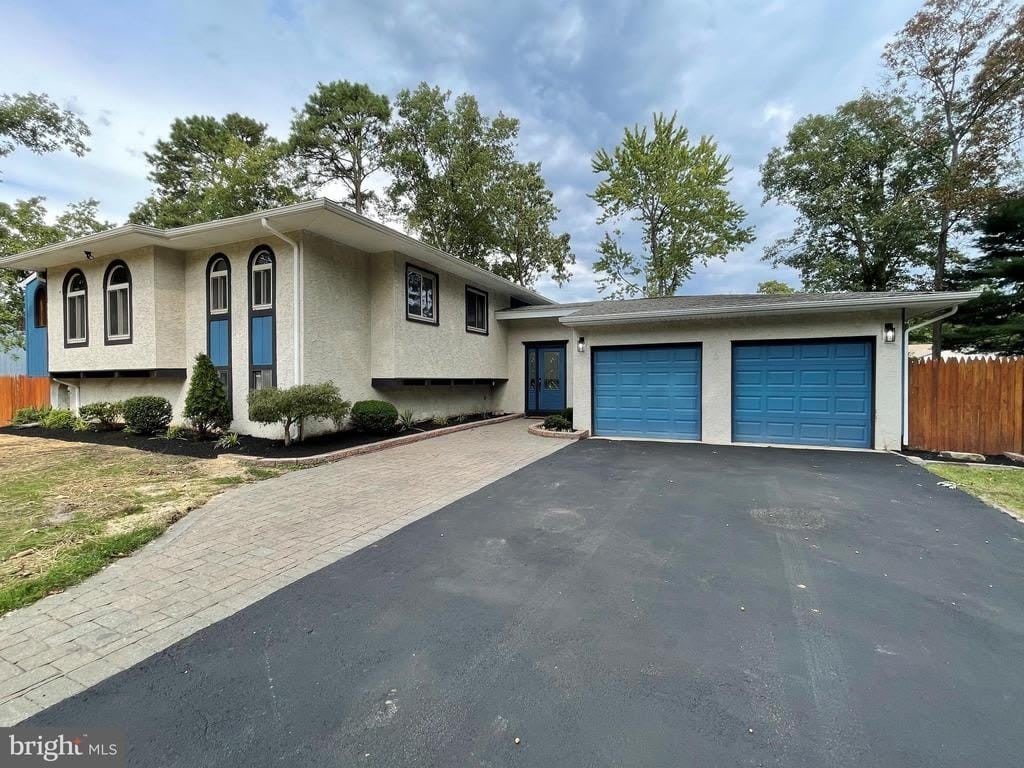 802 SALEM COURT – photo 1 of 35