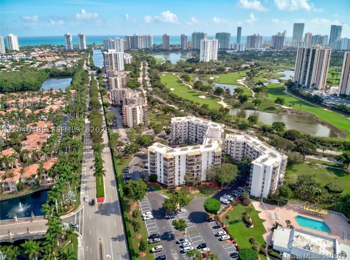 20500 W Country Club Dr – photo 1