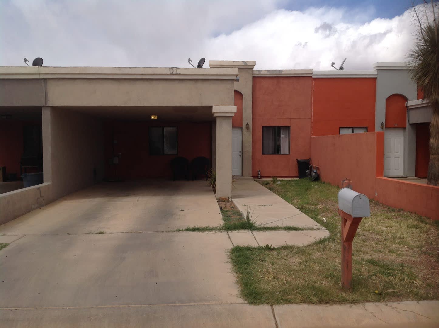 Modern Town Home With Ac 3 2 Covered Off Street Parking Easy Care Yard Ample Kitchen Laminate And Tile Floors – photo 1 of 16