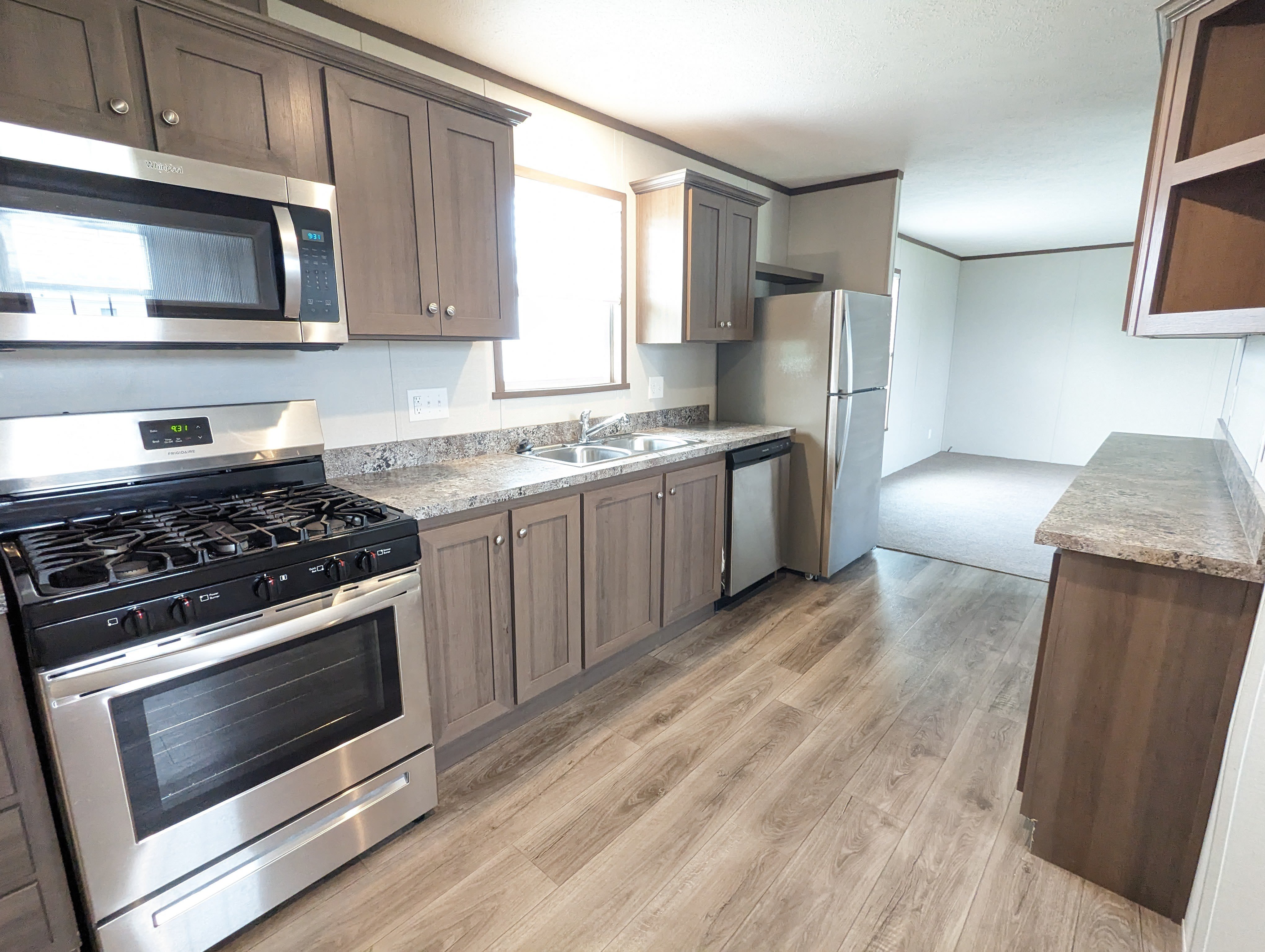 5151 Rhine – photo 1 of 210