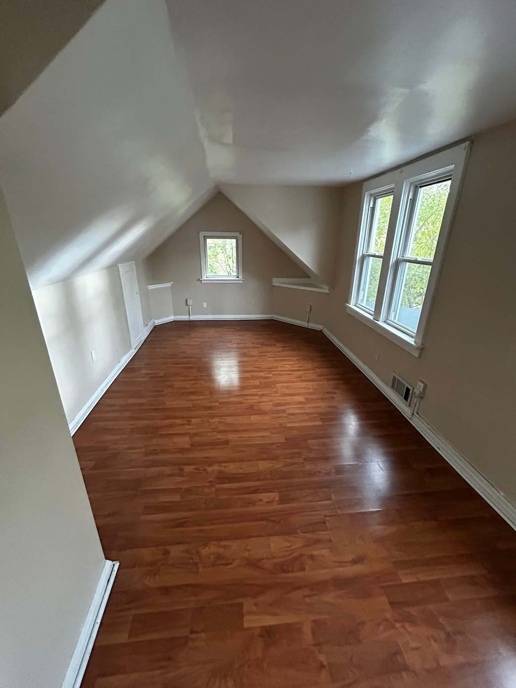917 W Cross St – photo 1 of 8