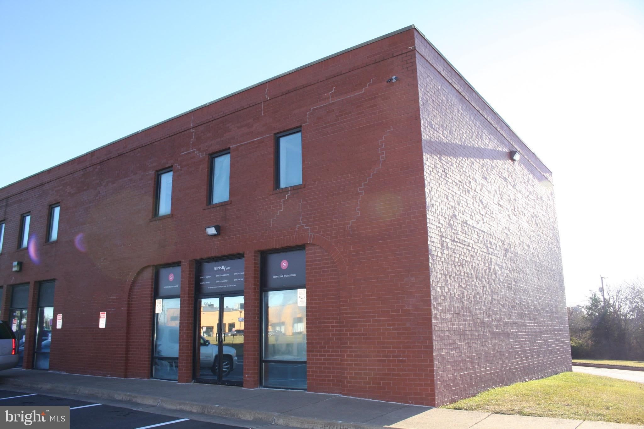 101 EXECUTIVE Drive – photo 1