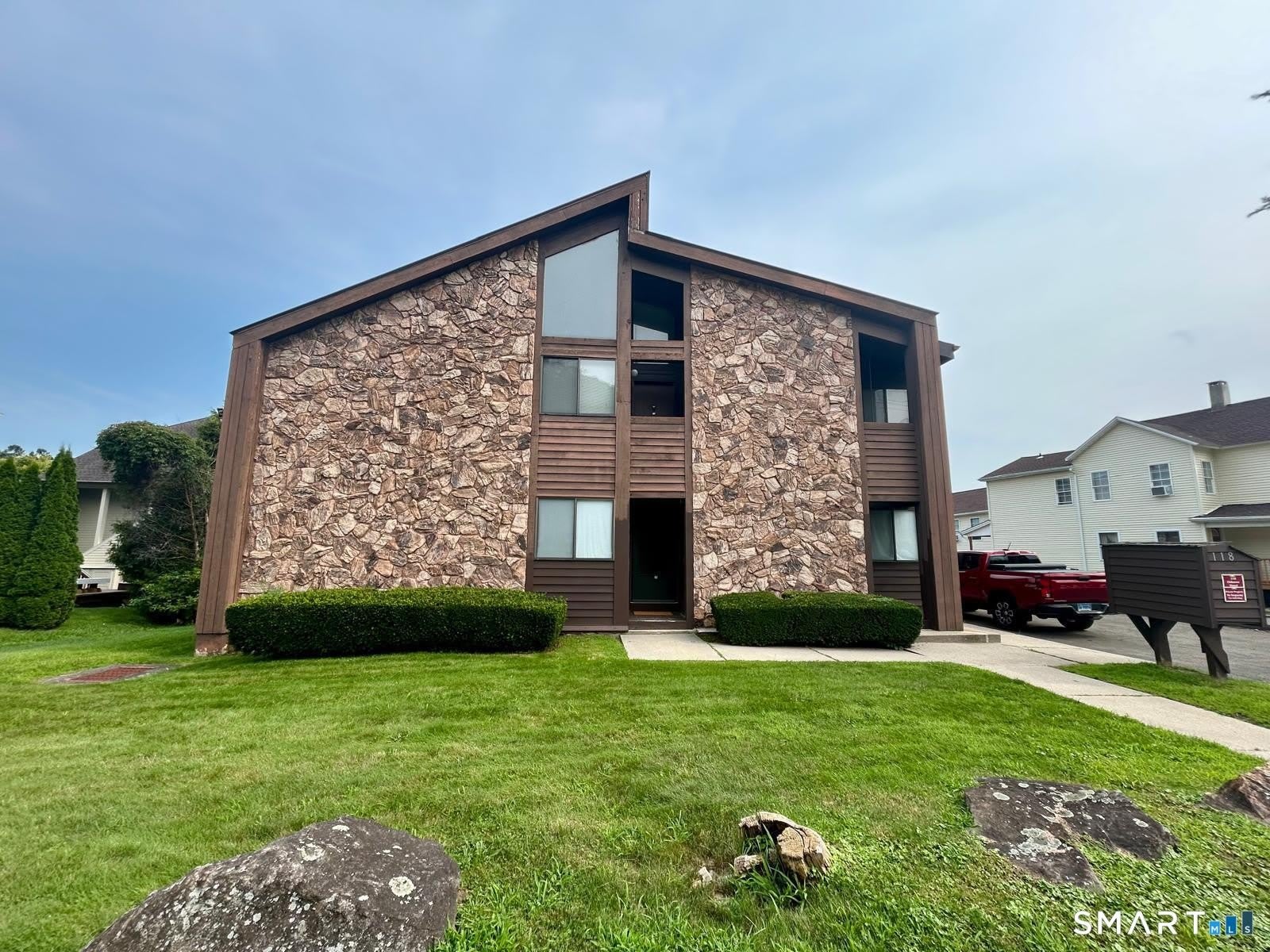 118 Osborne Street – photo 1 of 22