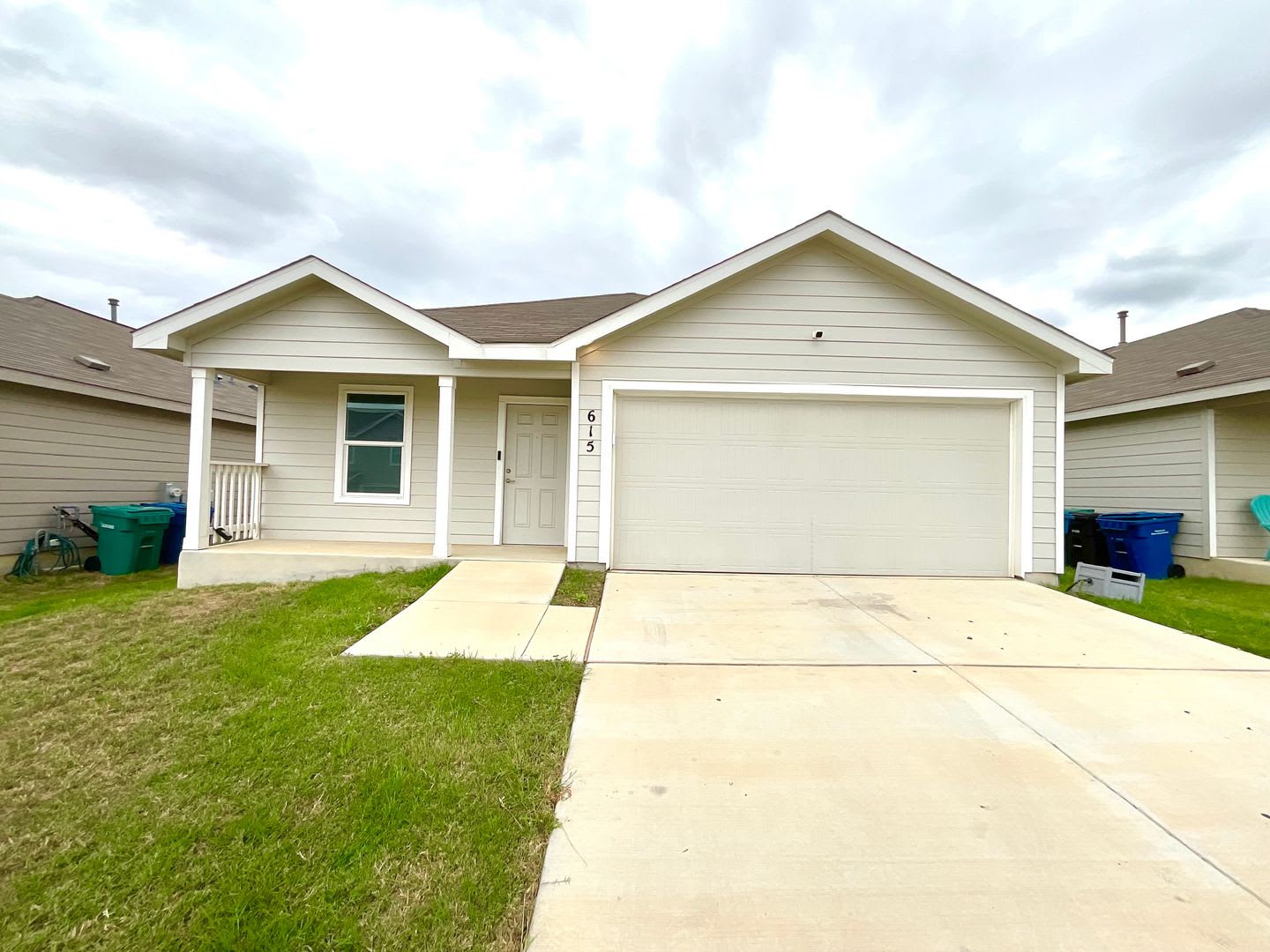 Move-In Ready Gem with Full Appliances, Solar Panels & Resort-Style Amenities! – photo 1