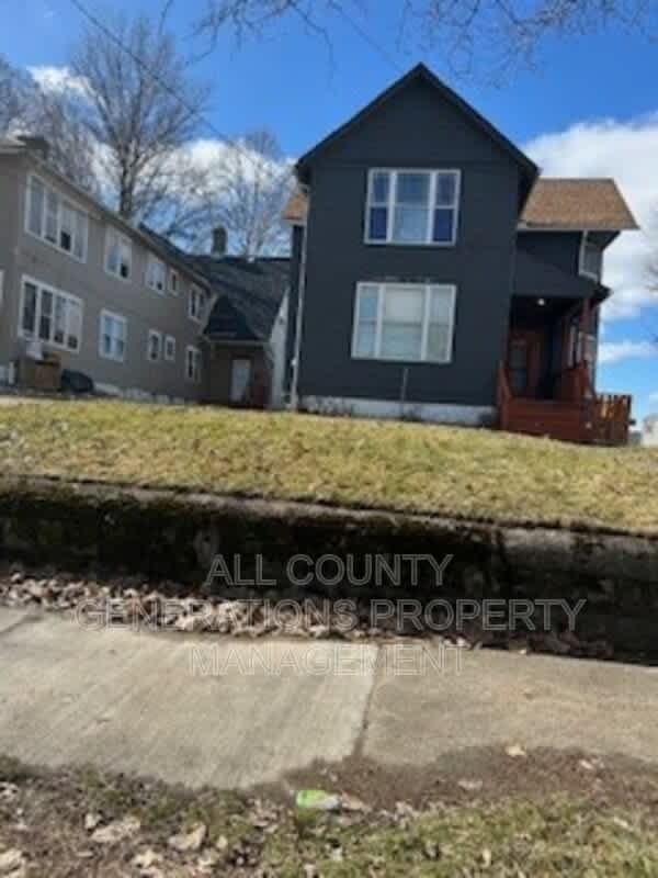 778 Yale St Up – photo 1