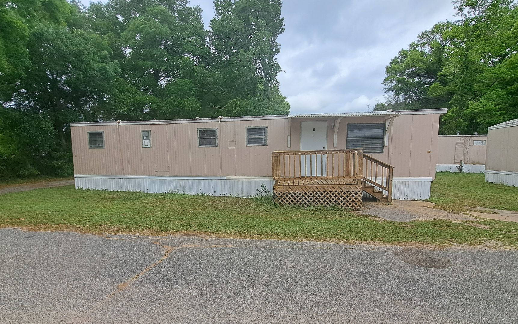 1BR/1BA updated mobile home close to I10 and Pine Forest Rd – photo 1 of 18