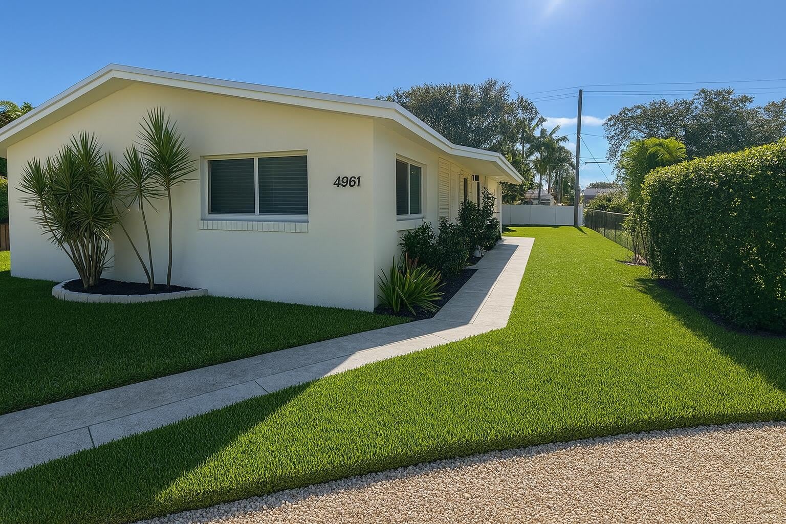 4961 SW 28th Terrace – photo 1 of 15