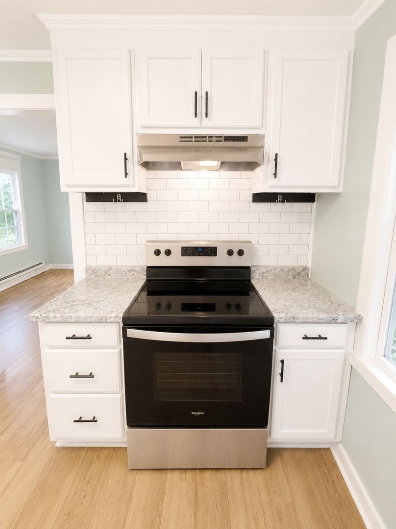 Beautifully Updated 1 Bedroom Home Pet Friendly 950 Month – photo 1 of 13